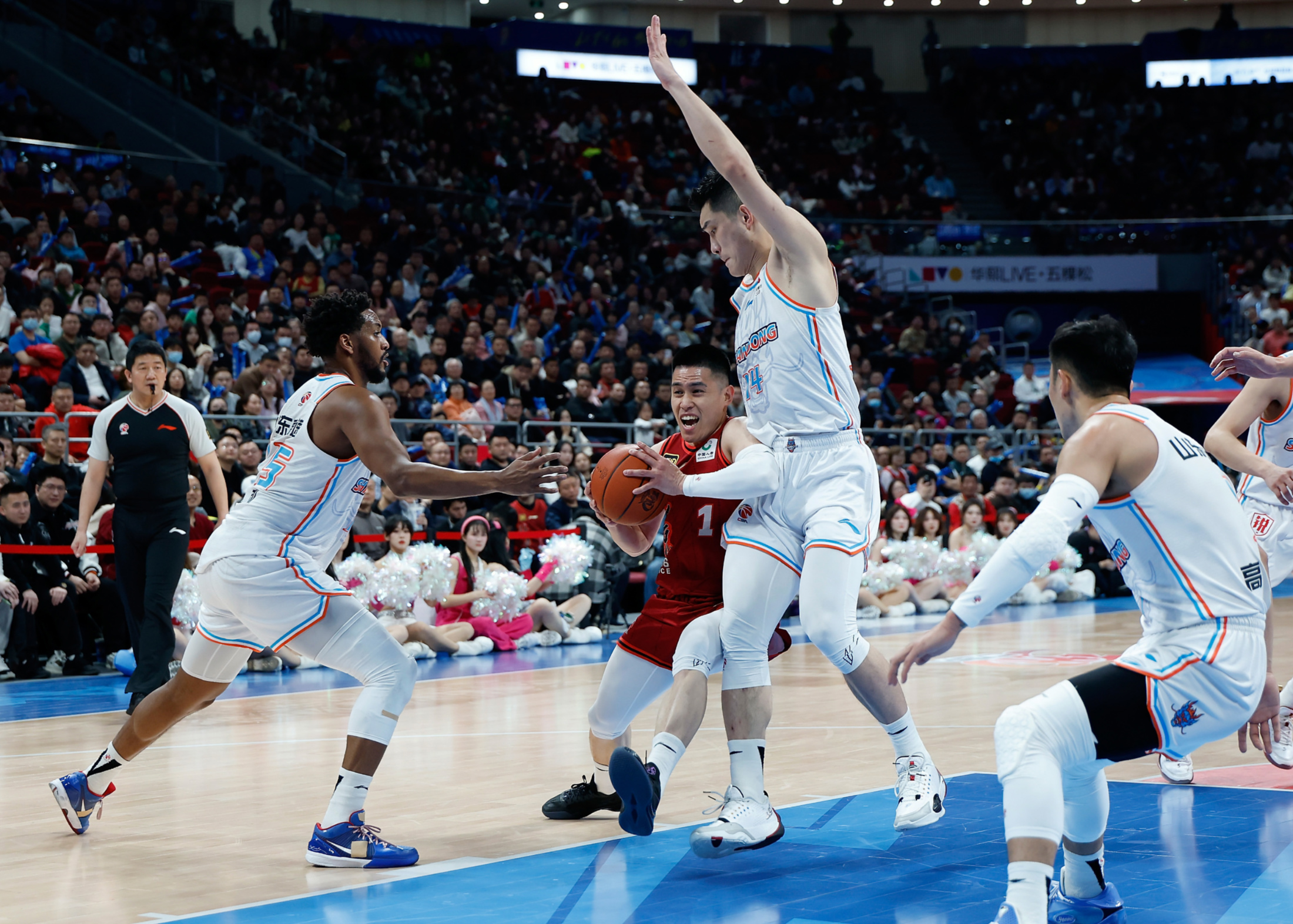 关键时刻体能课后，山东男篮绝杀压哨备战欧联，悬念犹存，细节决定成败的简单介绍