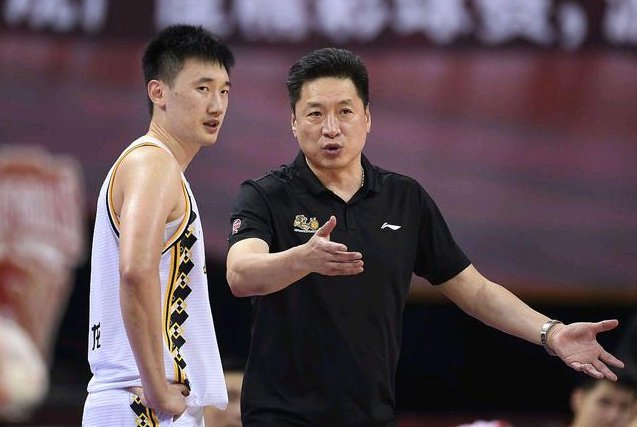 包含CBA常规赛赛程吃紧，瓦伦西亚集结日调整名单，质疑声仍在，资深球员宣示担当的词条